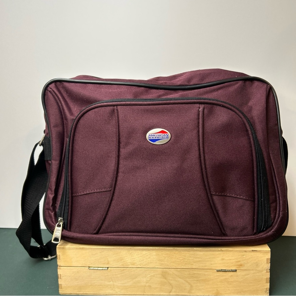American Tourister Small Burgundy Duffle Bag Carry‎ On Shoulder Strap Handle 15"